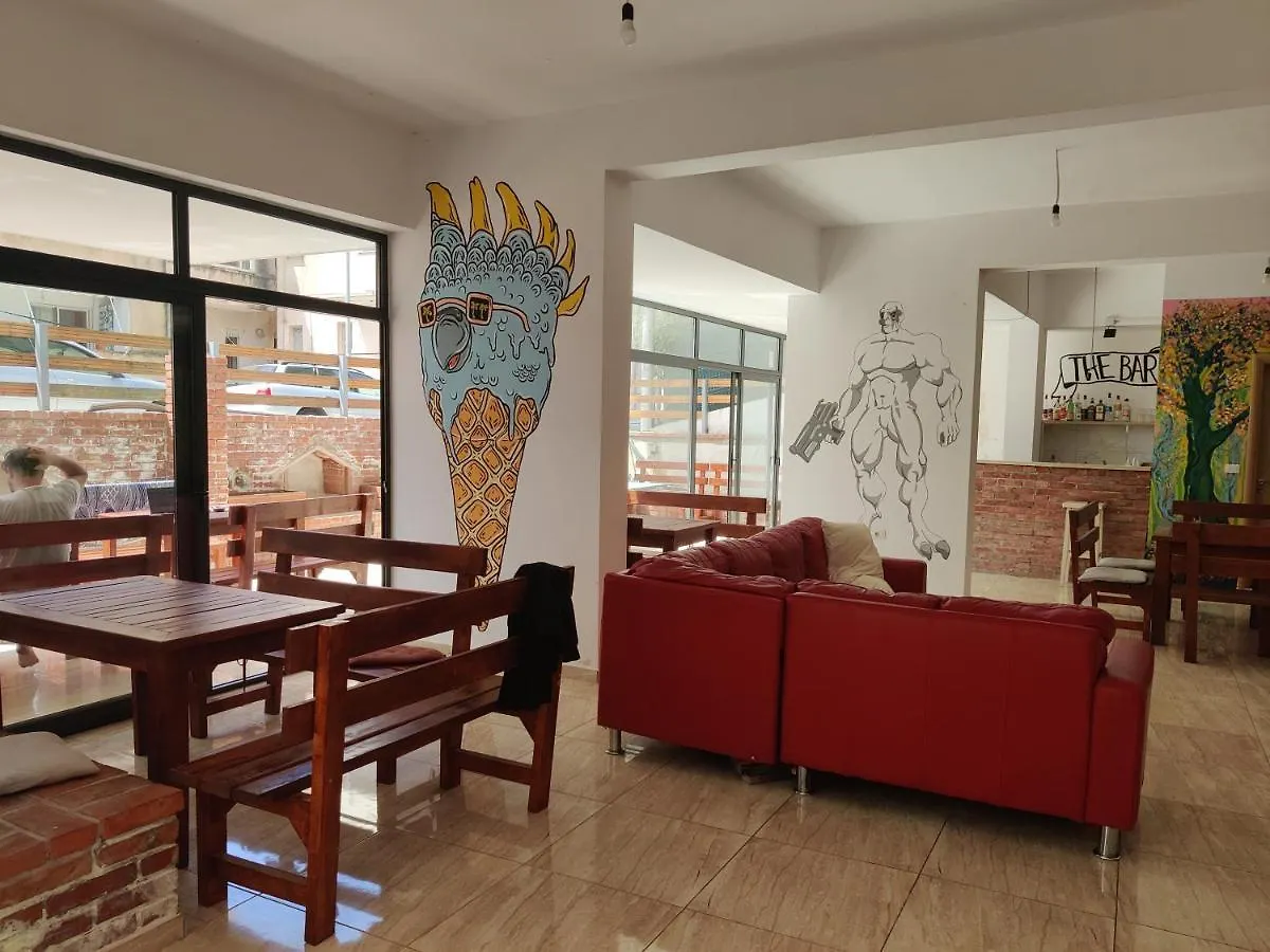 Wallaby Hostel Sarande 0*,