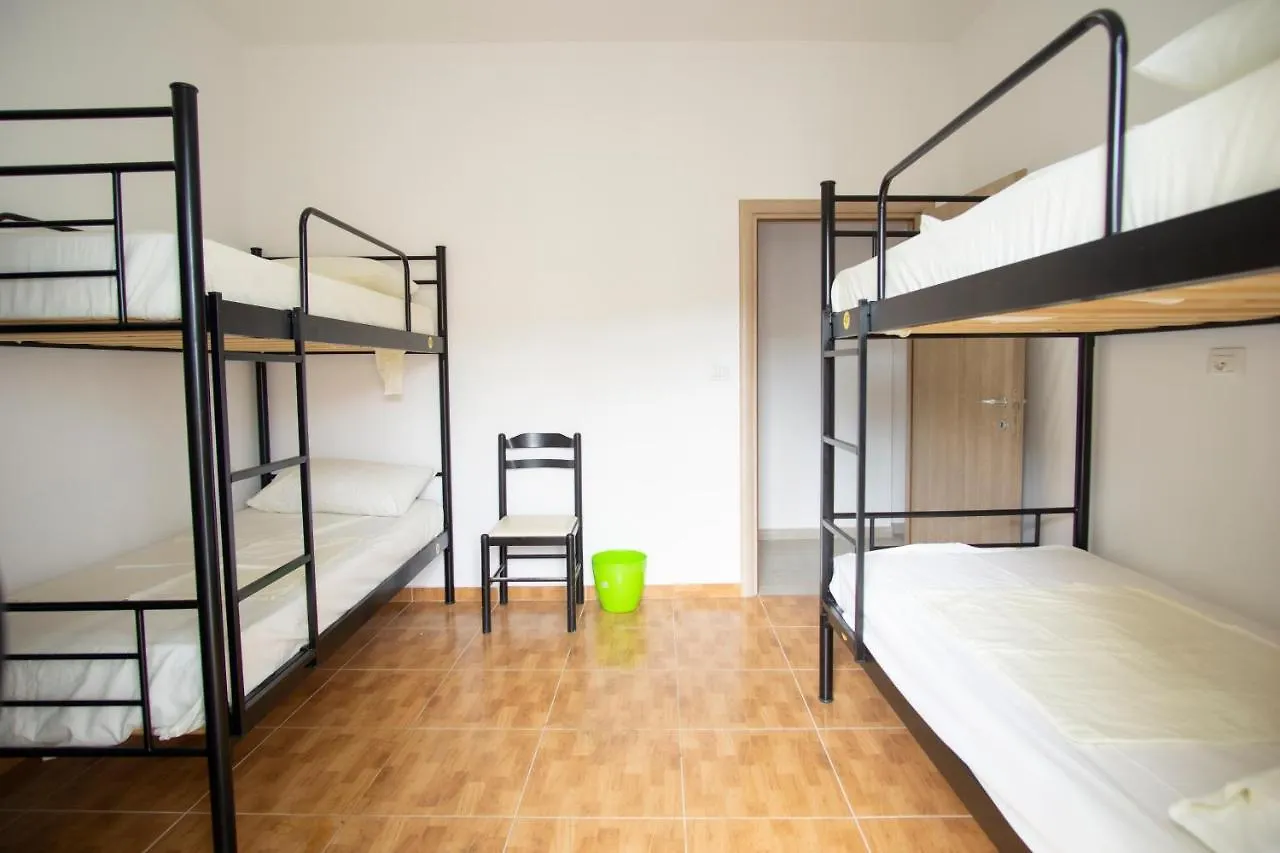 Wallaby Hostel Sarande