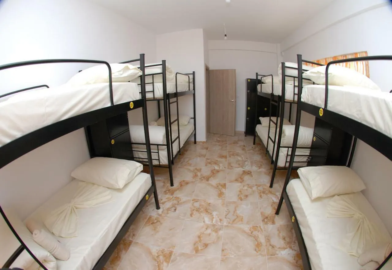 Wallaby Hostel Sarande 0*,